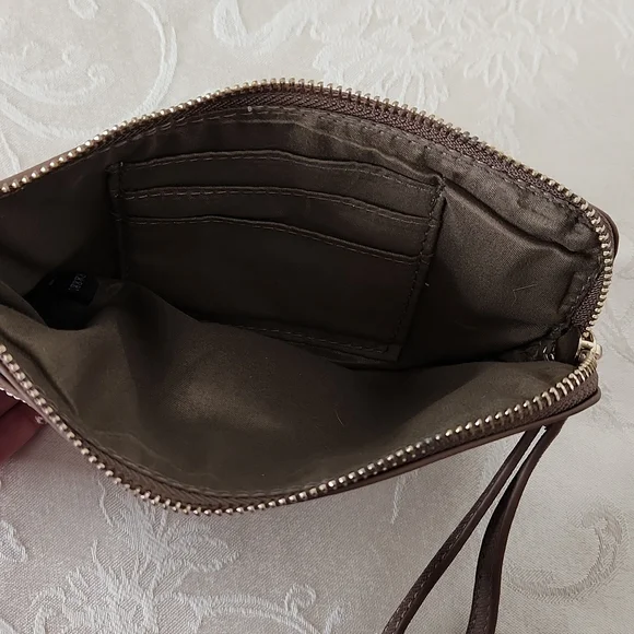 BCBG Paris clutch wristlet tan and gold - Picture 4 of 7